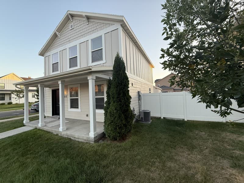 Farmington House: 1427 W South Paddock Dr
