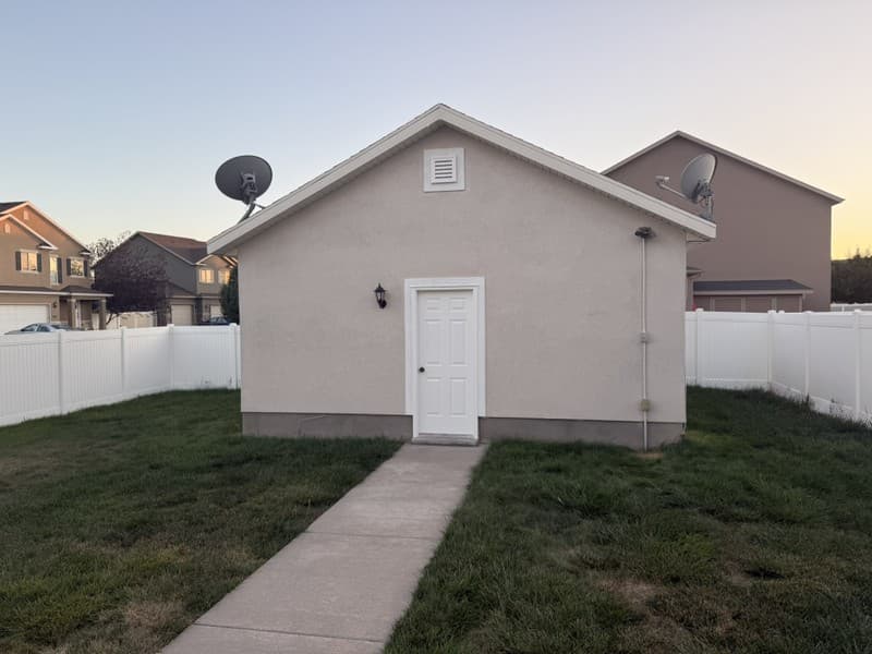 Farmington House: 1427 W South Paddock Dr