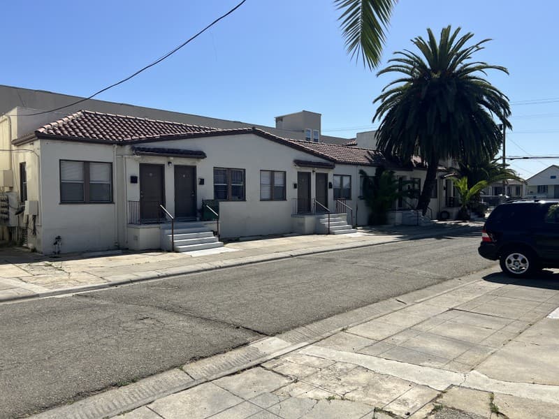 Oakland Apartment: 1729 Seminary Ave