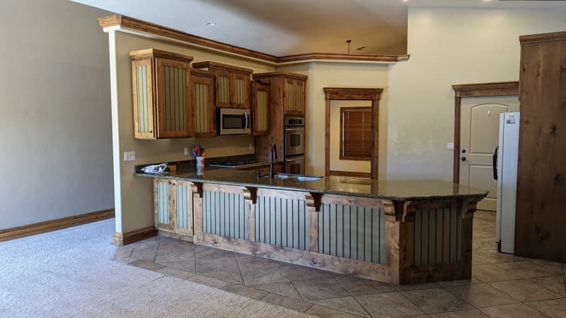 Saint George House: 695 Crystal Dr