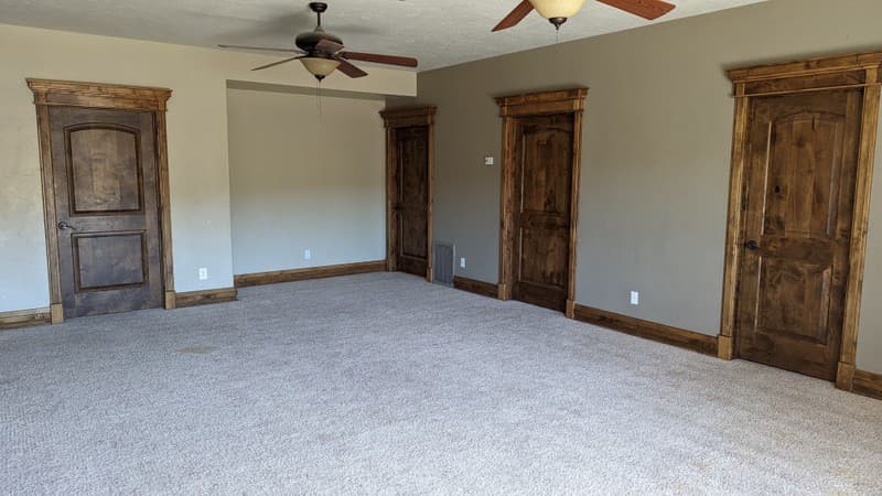Saint George House: 695 Crystal Dr
