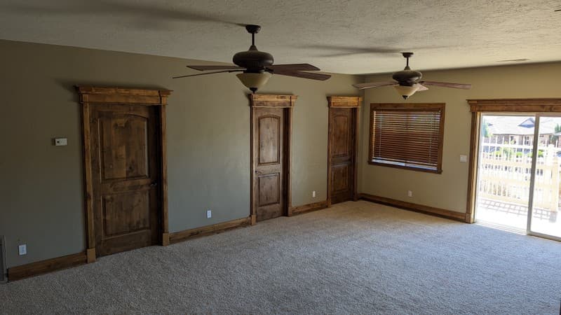 Saint George House: 695 Crystal Dr
