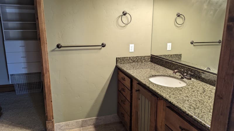 Saint George House: 695 Crystal Dr
