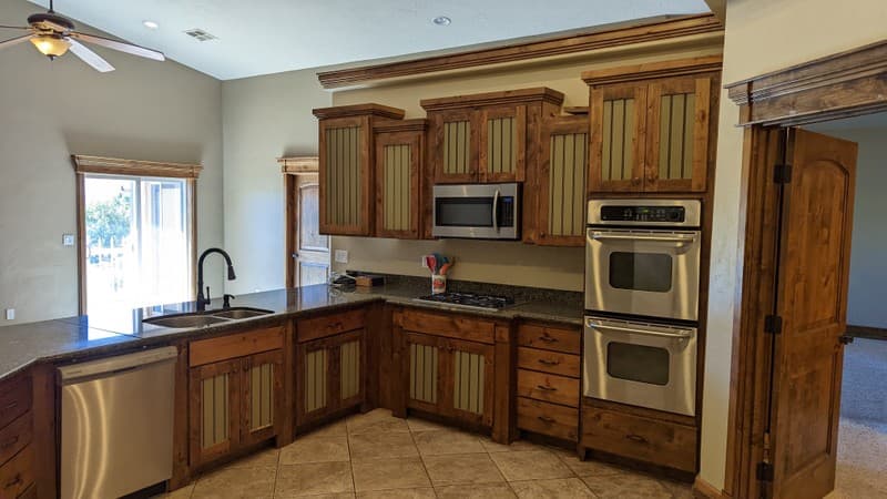 Saint George House: 695 Crystal Dr