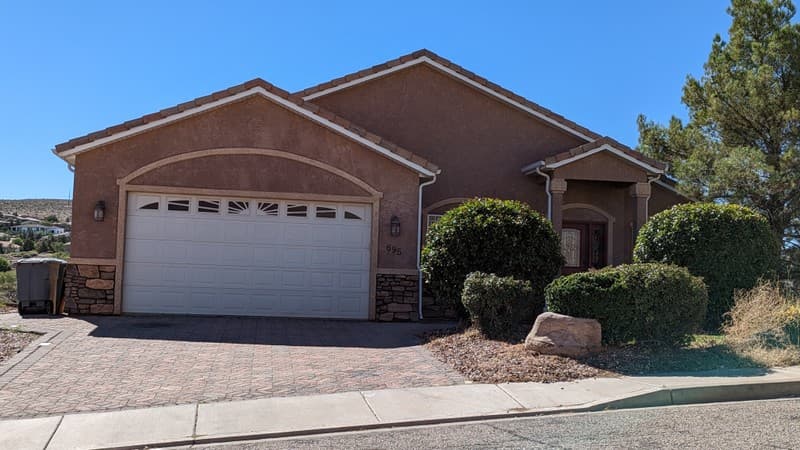 Saint George House: 695 Crystal Dr