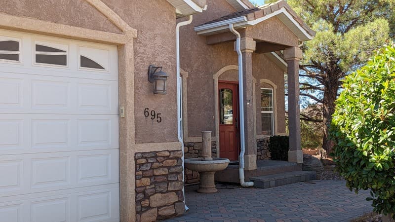Saint George House: 695 Crystal Dr