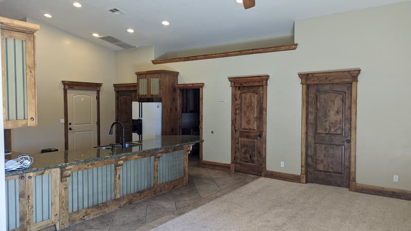 Saint George House: 695 Crystal Dr