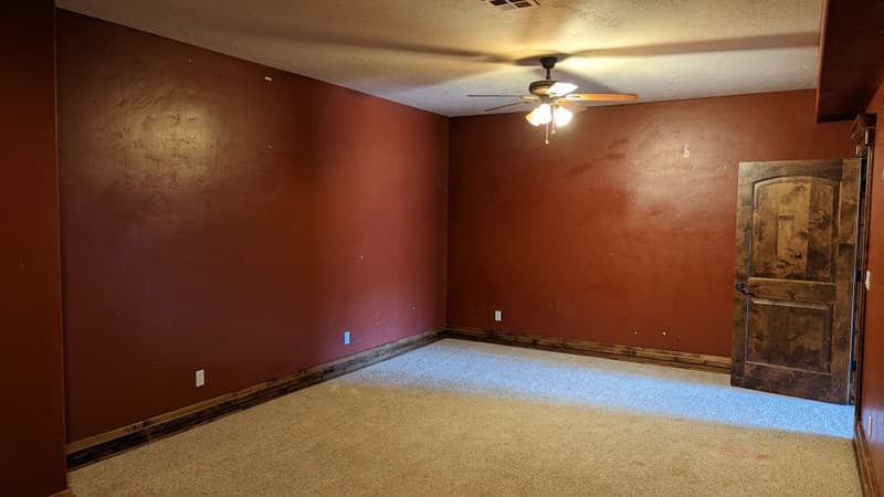 Saint George House: 695 Crystal Dr