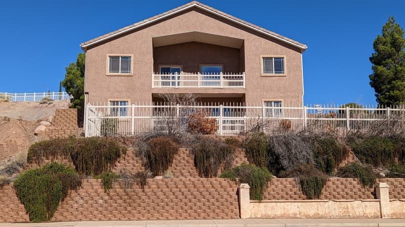 Saint George House: 695 Crystal Dr