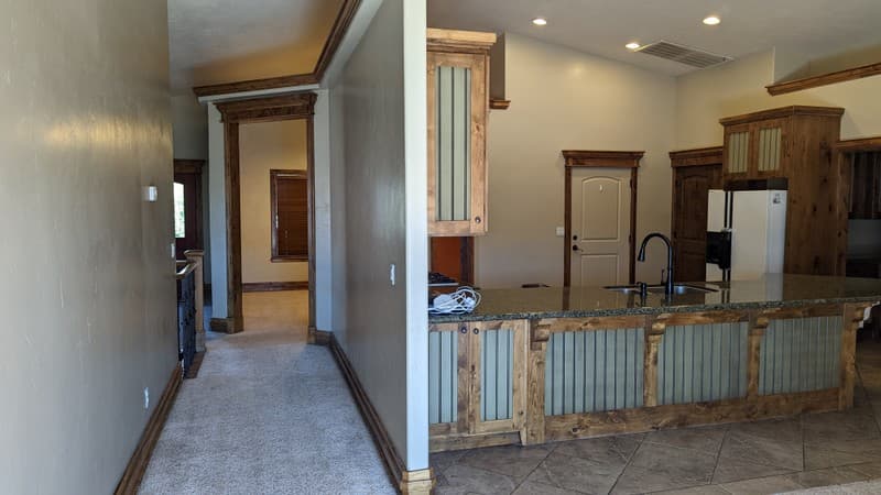 Saint George House: 695 Crystal Dr