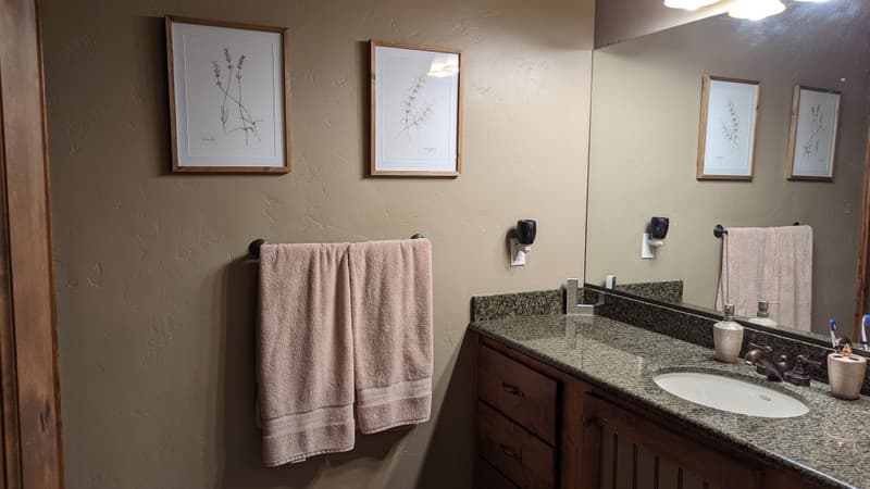 Saint George House: 695 Crystal Dr