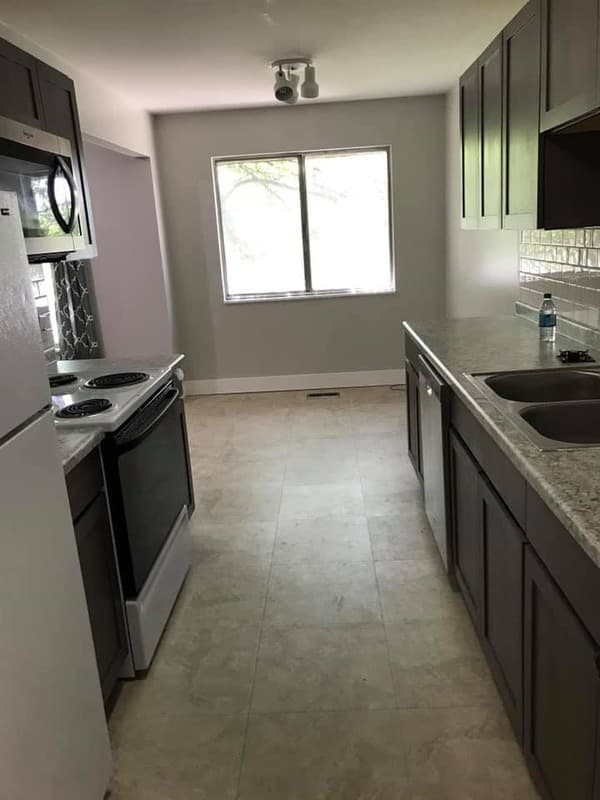 Midvale Multiplex: 731 E Lois Cir