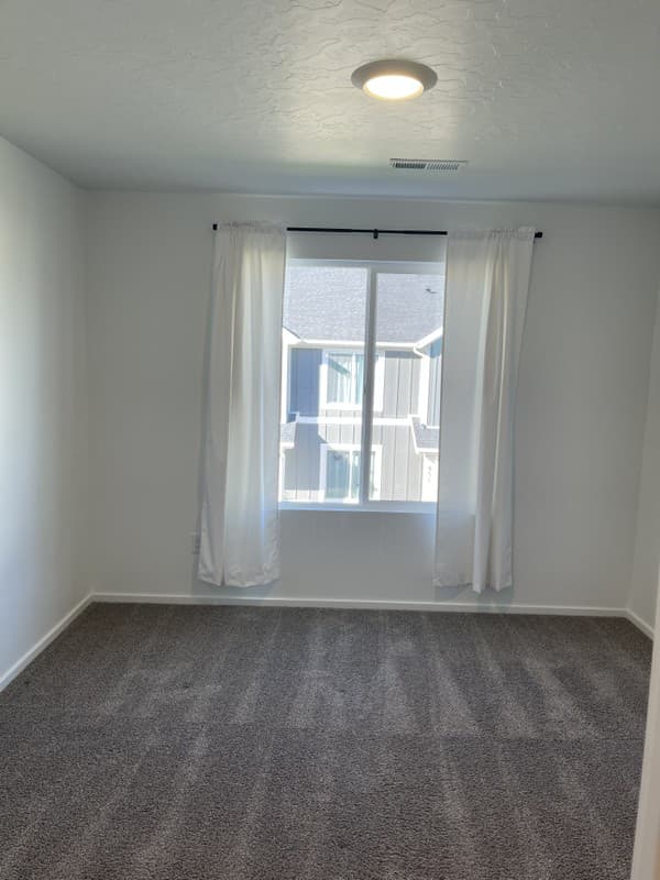 Saratoga Springs Townhome: 932 E Manifest Ln