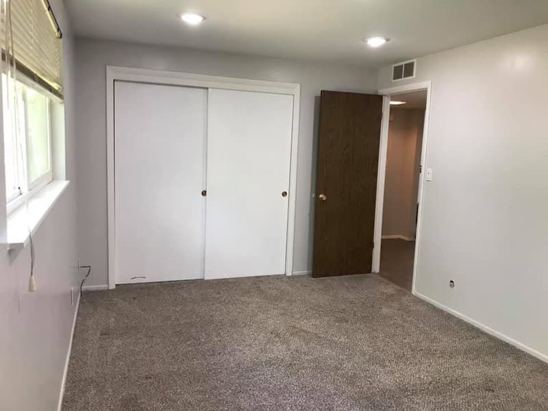 Midvale Multiplex: 731 E Lois Cir