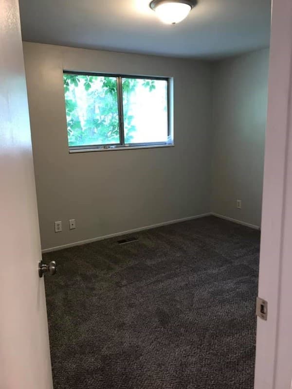 Midvale Multiplex: 731 E Lois Cir