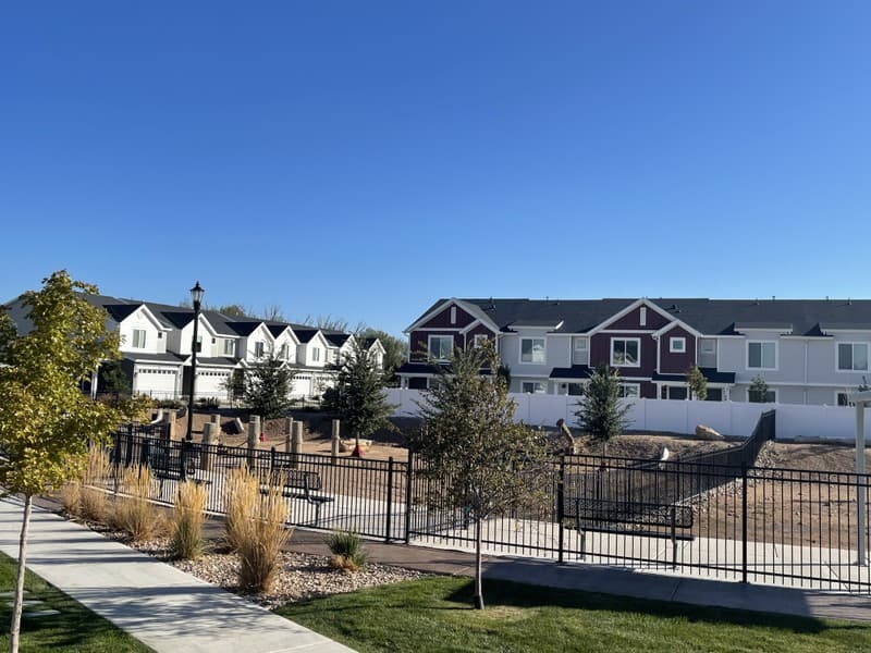 Saratoga Springs Townhome: 932 E Manifest Ln