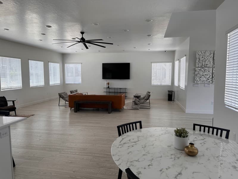 Saratoga Springs Townhome: 907 E Sea Horse Ct