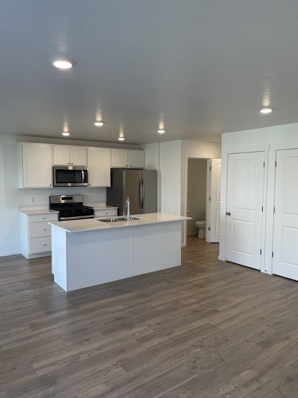 Saratoga Springs Townhome: 932 E Manifest Ln