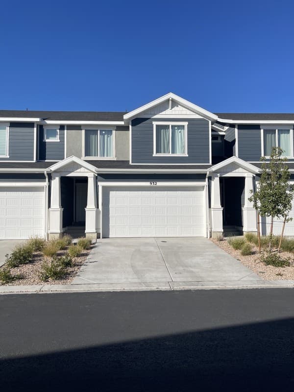 Saratoga Springs Townhome: 932 E Manifest Ln