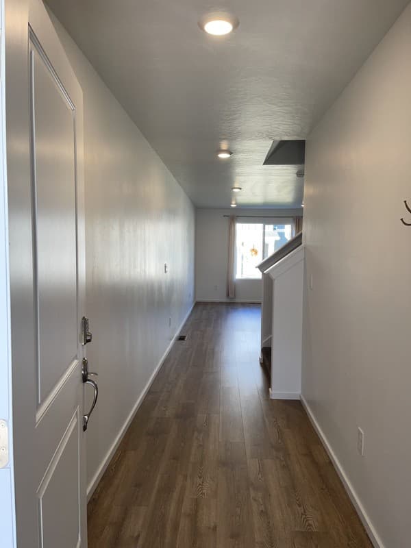 Saratoga Springs Townhome: 932 E Manifest Ln