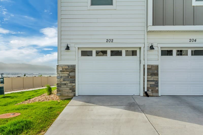 Saratoga Springs Condo: 927 W Coral Charm Way
