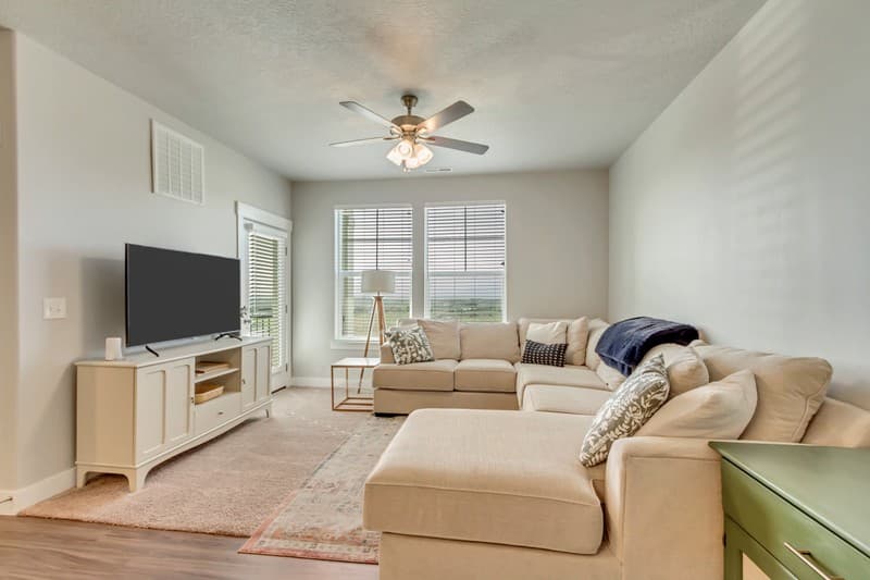 Saratoga Springs Condo: 927 W Coral Charm Way