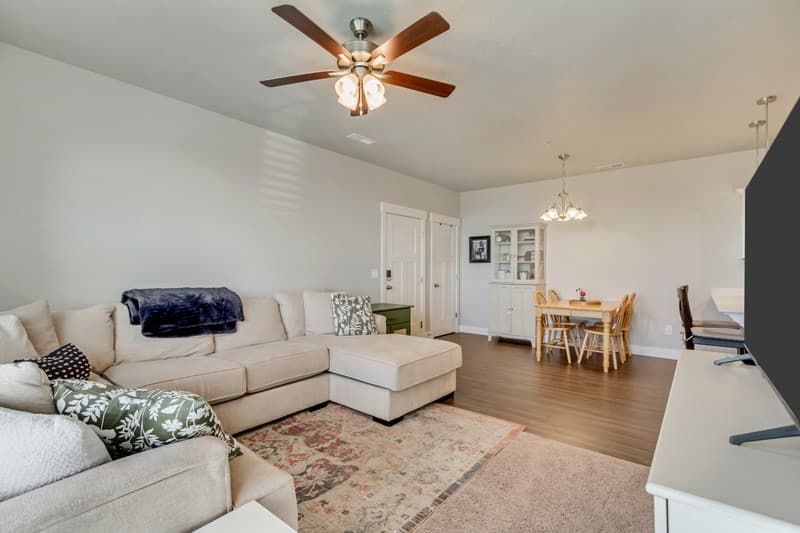 Saratoga Springs Condo: 927 W Coral Charm Way