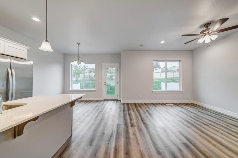 Bluffdale Townhome: 16422 S Bull Spring Ln