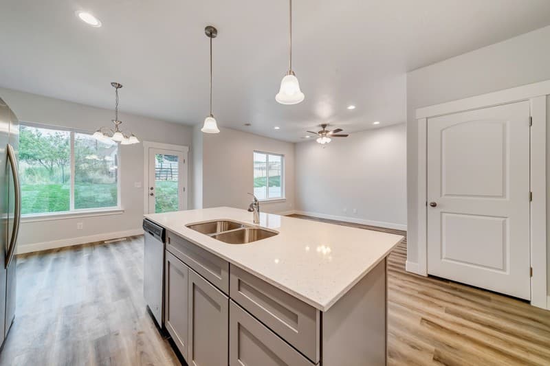 Bluffdale Townhome: 16422 S Bull Spring Ln