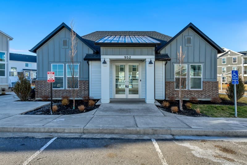 Saratoga Springs Condo: 927 W Coral Charm Way