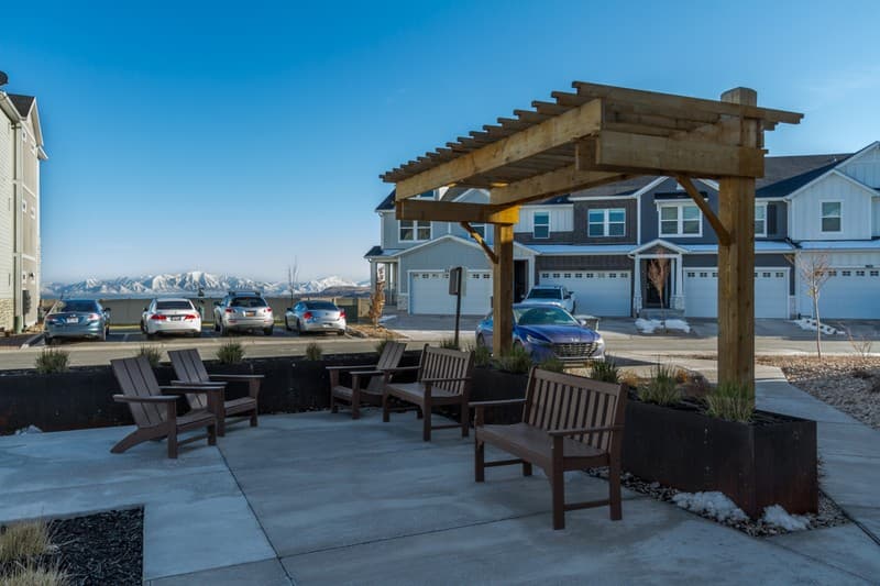 Saratoga Springs Condo: 927 W Coral Charm Way