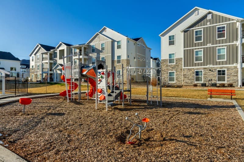 Saratoga Springs Condo: 927 W Coral Charm Way