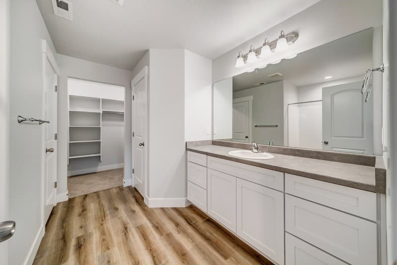 Bluffdale Townhome: 16422 S Bull Spring Ln