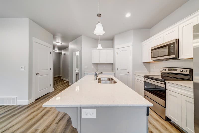 Bluffdale Townhome: 16422 S Bull Spring Ln