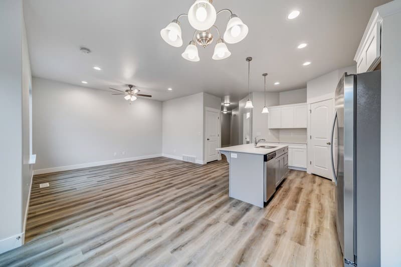 Bluffdale Townhome: 16422 S Bull Spring Ln