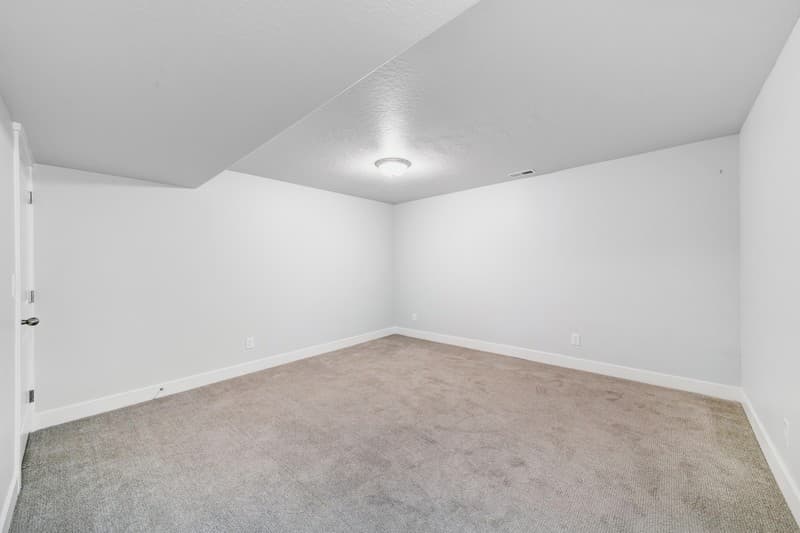Bluffdale Townhome: 16422 S Bull Spring Ln