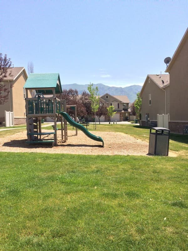 Layton Townhome: 160 Evans Cove Loop
