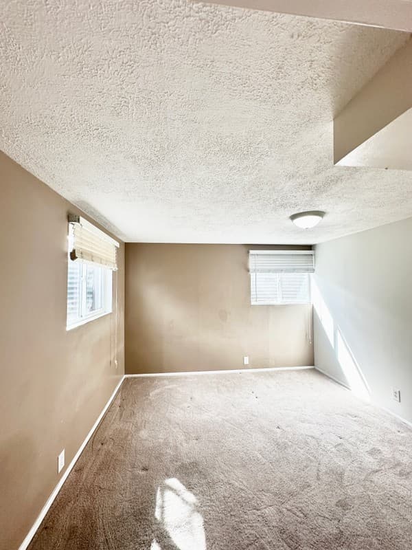Sandy Single Room: 10302 S Clearview Dr