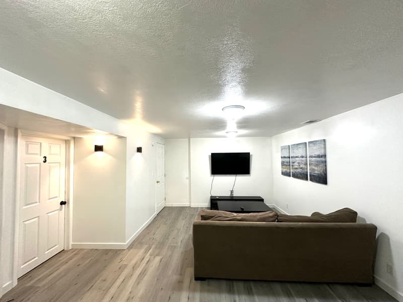 Sandy Single Room: 10302 S Clearview Dr