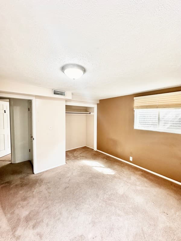 Sandy Single Room: 10302 S Clearview Dr