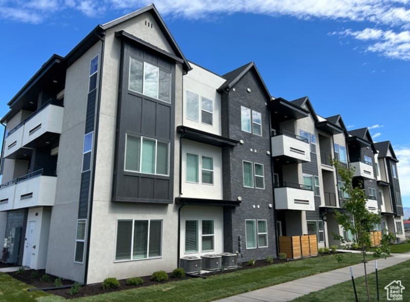 Logan Condo: 3115 S 200 W