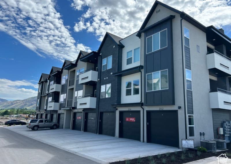 Logan Condo: 3115 S 200 W