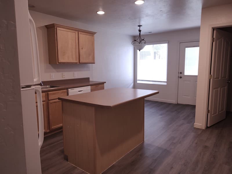 Bountiful Townhome: 1925 Pages Pl