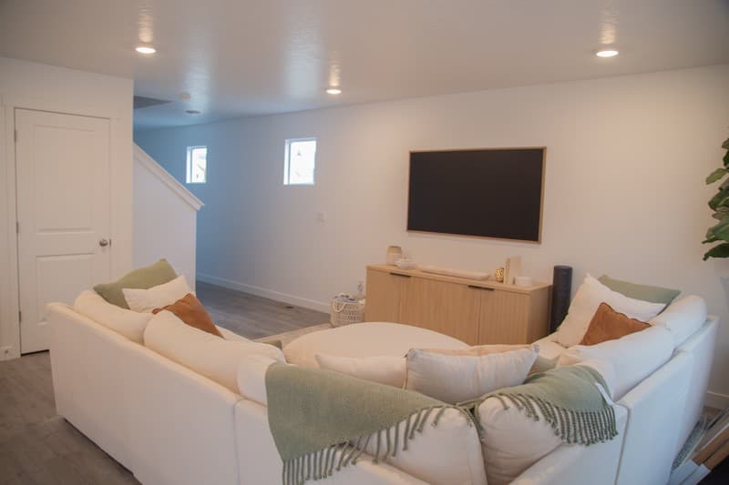 Saratoga Springs Townhome: 544 N Helmsman Ln