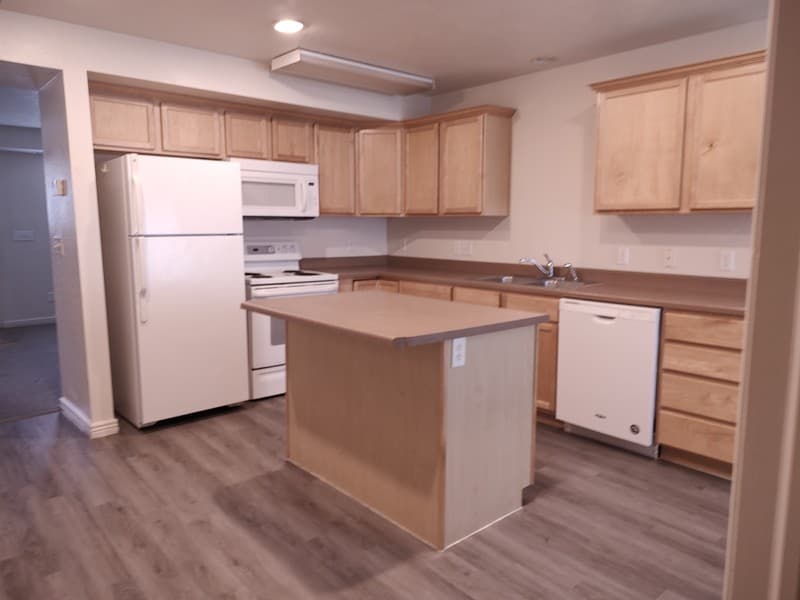 Bountiful Townhome: 1925 Pages Pl