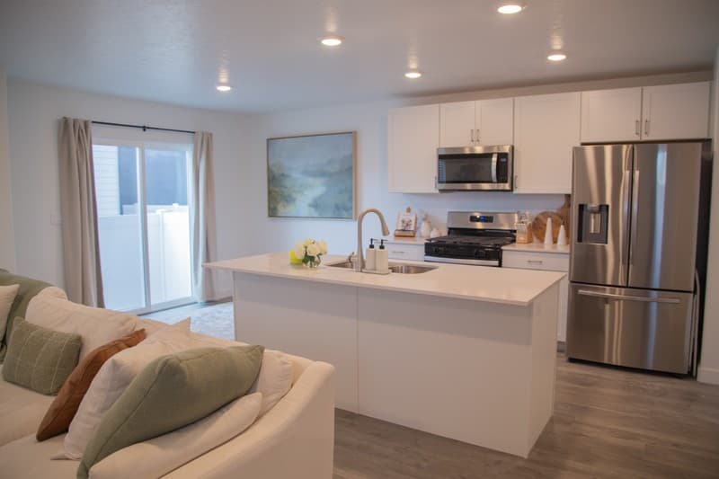 Saratoga Springs Townhome: 544 N Helmsman Ln