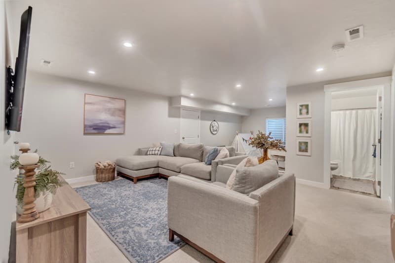 Layton House: 892 N 2175 W
