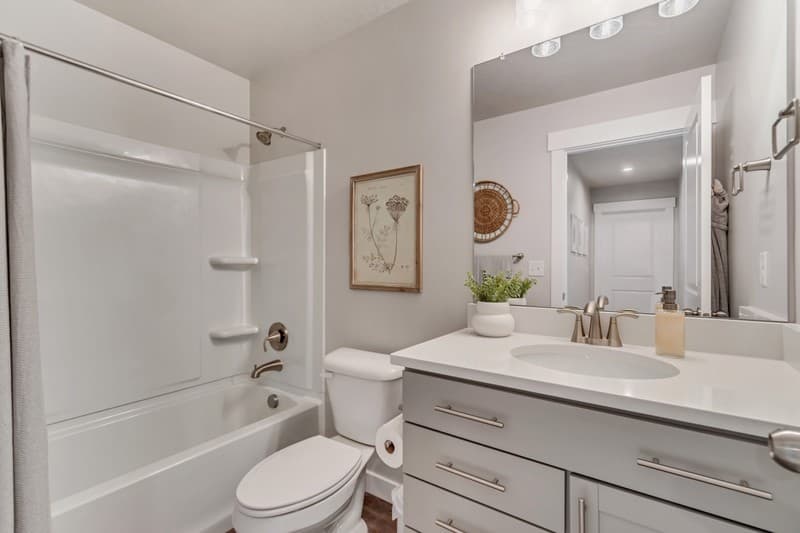 Layton House: 892 N 2175 W