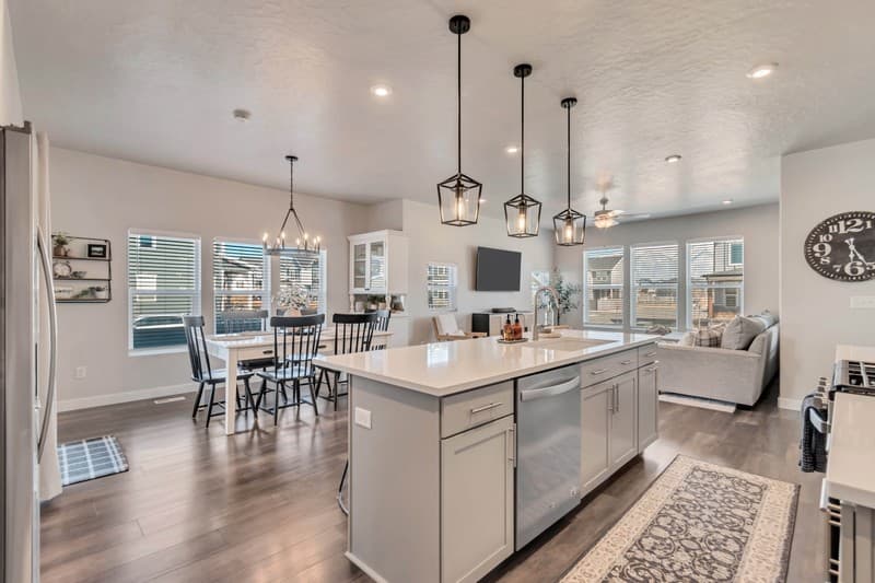 Layton House: 892 N 2175 W