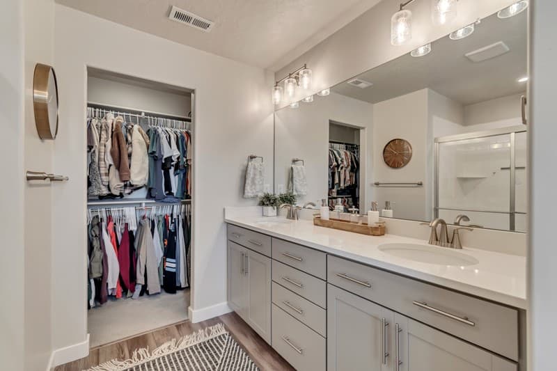 Layton House: 892 N 2175 W